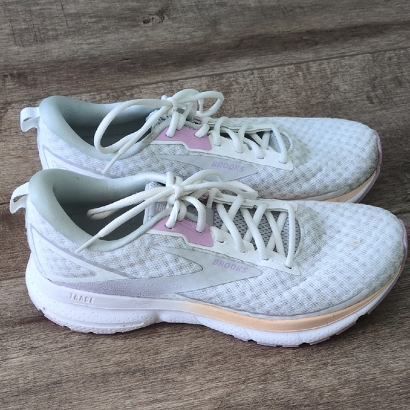 Brooks Shoes - Brooks Women's White and Pink Athletic Shoes